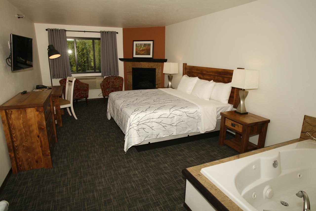 Open Hearth Lodge Sister Bay Exterior photo