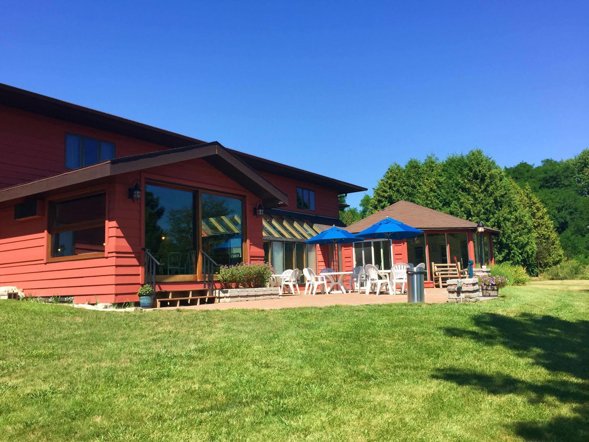 Open Hearth Lodge Sister Bay Exterior photo
